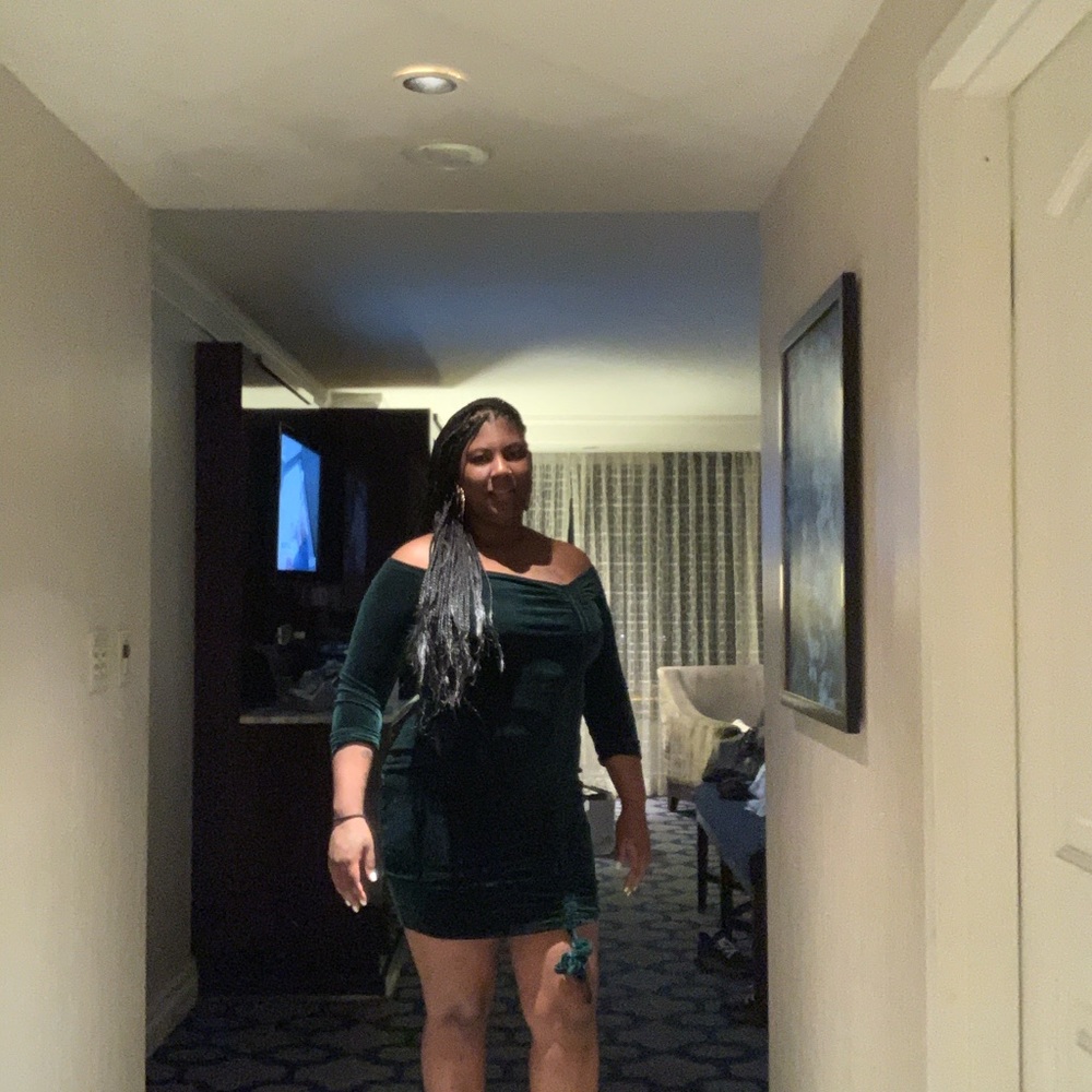 Green Dress worn 1 time , has a nice stretch